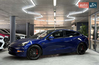 Седан Tesla Model 3 2022 в 