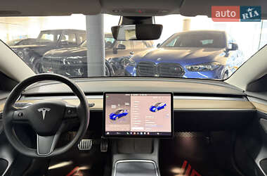 Седан Tesla Model 3 2022 в 
