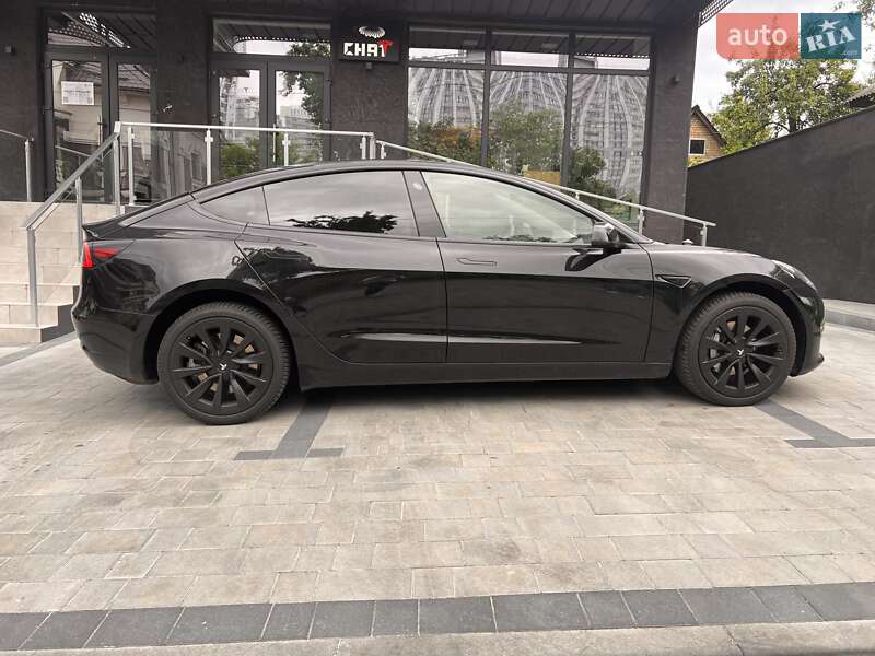 Седан Tesla Model 3 2022 в Киеве