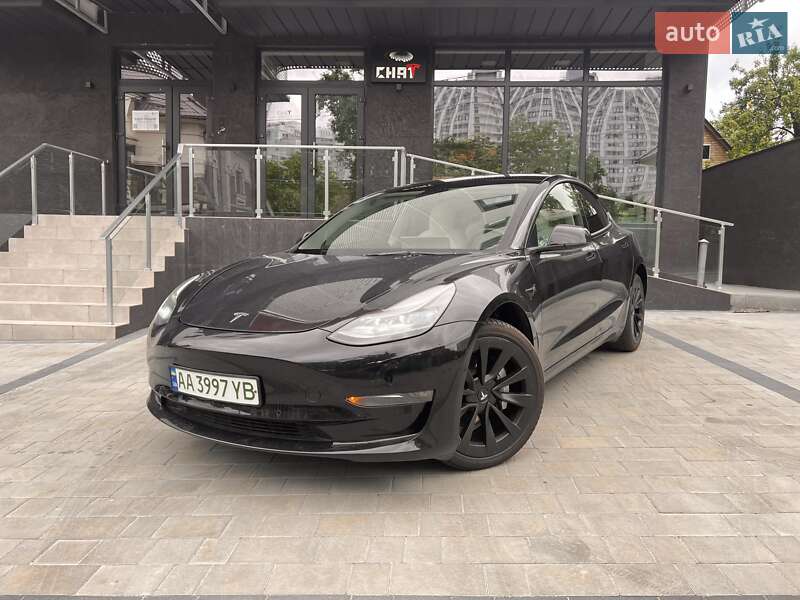 Седан Tesla Model 3 2022 в Киеве
