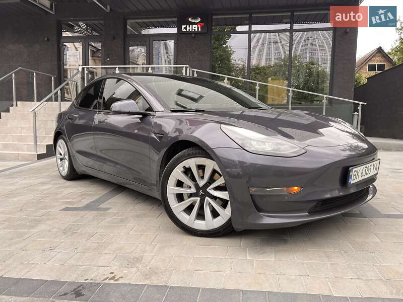 Tesla Model 3 2022