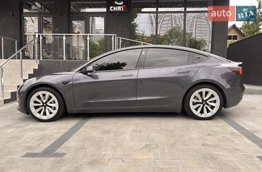 Седан Tesla Model 3 2022 в 