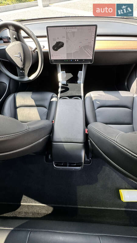 Седан Tesla Model 3 2020 в Дніпрі