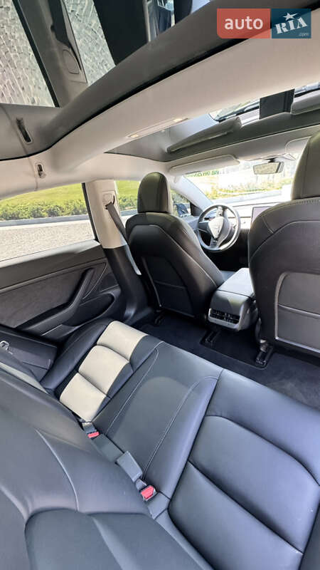 Седан Tesla Model 3 2020 в Дніпрі