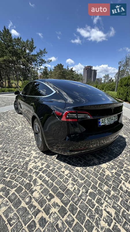 Седан Tesla Model 3 2020 в Дніпрі