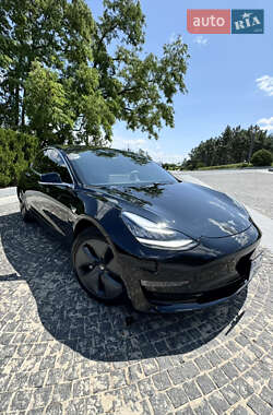 Седан Tesla Model 3 2020 в Дніпрі