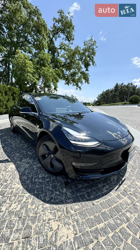 Седан Tesla Model 3 2020 в Дніпрі