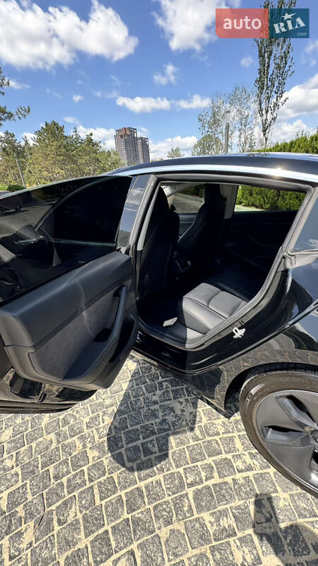 Седан Tesla Model 3 2020 в Дніпрі