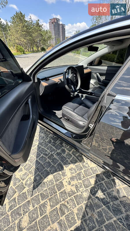 Седан Tesla Model 3 2020 в Дніпрі