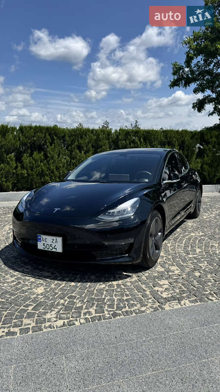 Седан Tesla Model 3 2020 в Дніпрі