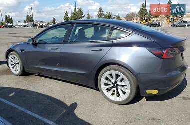 Седан Tesla Model 3 2022 в 