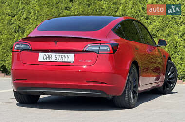 Седан Tesla Model 3 2022 в 