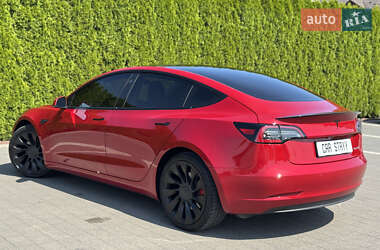 Седан Tesla Model 3 2022 в 