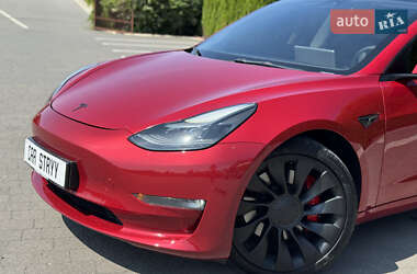 Седан Tesla Model 3 2022 в 
