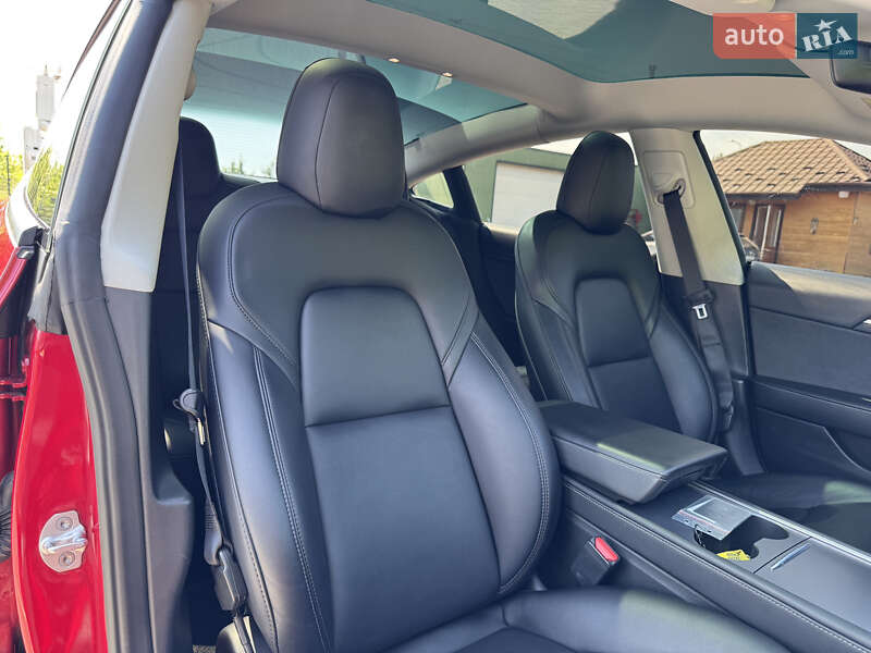 Седан Tesla Model 3 2022 в Стрые