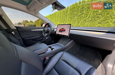 Седан Tesla Model 3 2022 в 