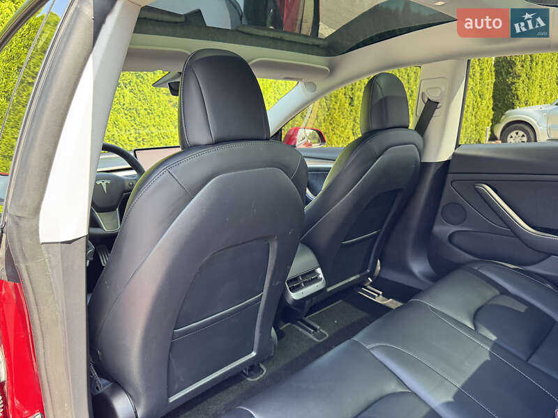 Седан Tesla Model 3 2022 в Стрые