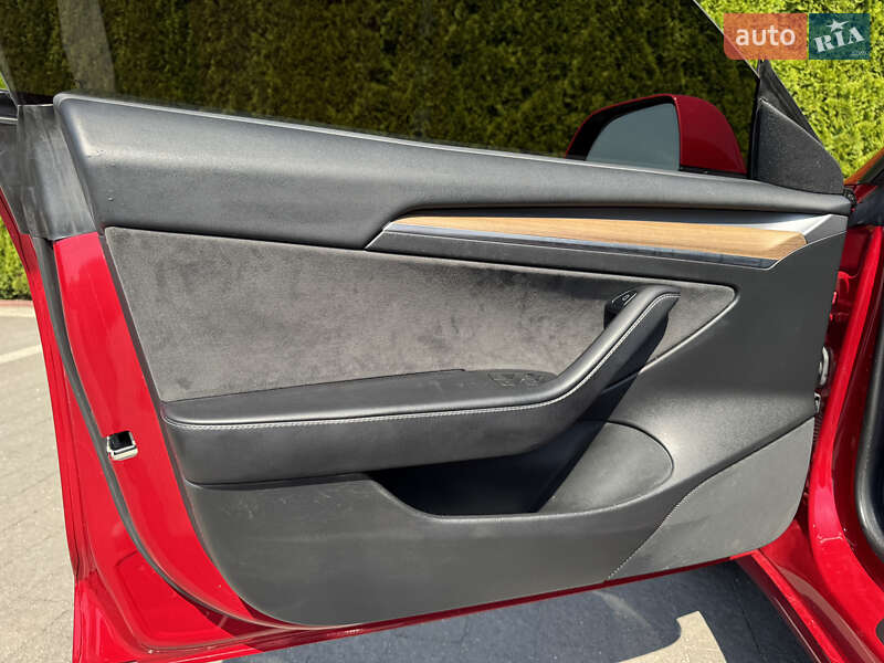 Седан Tesla Model 3 2022 в Стрые