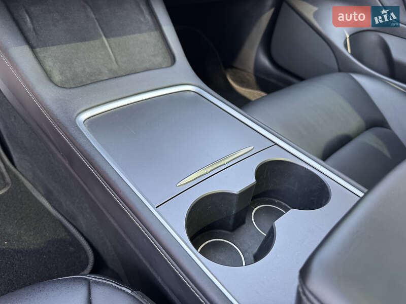 Седан Tesla Model 3 2022 в Стрые