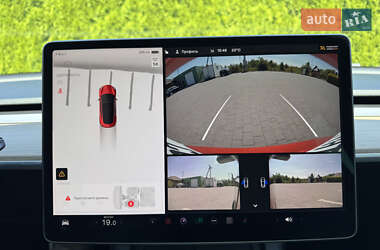 Седан Tesla Model 3 2022 в 