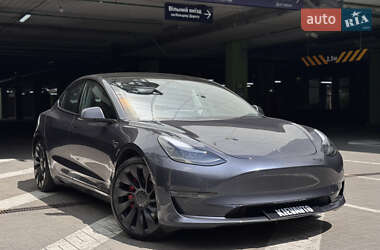 Седан Tesla Model 3 2023 в 