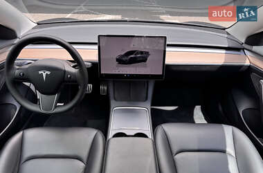 Седан Tesla Model 3 2023 в 