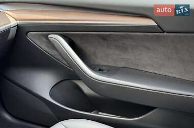 Седан Tesla Model 3 2023 в 