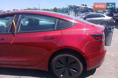 Седан Tesla Model 3 2024 в 
