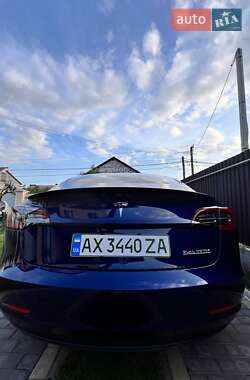 Седан Tesla Model 3 2023 в 