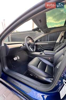 Седан Tesla Model 3 2023 в 