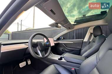 Седан Tesla Model 3 2023 в 