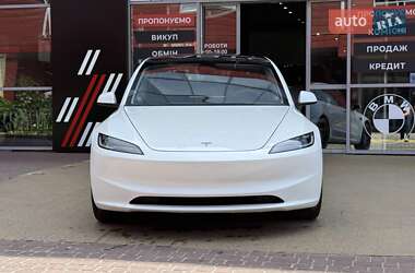 Седан Tesla Model 3 2024 в 
