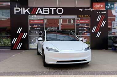 Седан Tesla Model 3 2024 в Львове