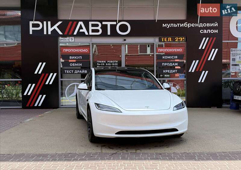 Tesla Model 3 2024