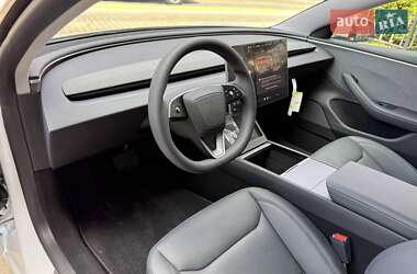 Седан Tesla Model 3 2024 в 