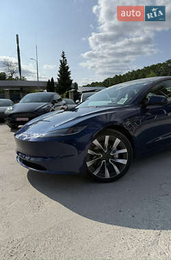 Седан Tesla Model 3 2024 в 