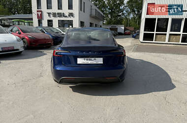 Седан Tesla Model 3 2024 в 