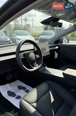 Седан Tesla Model 3 2024 в 