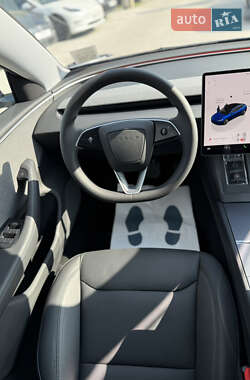 Седан Tesla Model 3 2024 в 