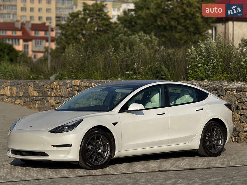 Седан Tesla Model 3 2021 в Калуше фото Седан Tesla Model 3 2021 в Калуше