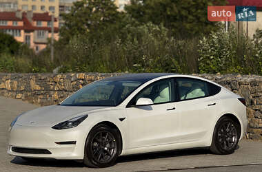Седан Tesla Model 3 2021 в 
