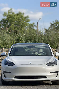 Седан Tesla Model 3 2021 в 