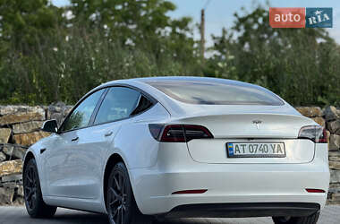 Седан Tesla Model 3 2021 в 