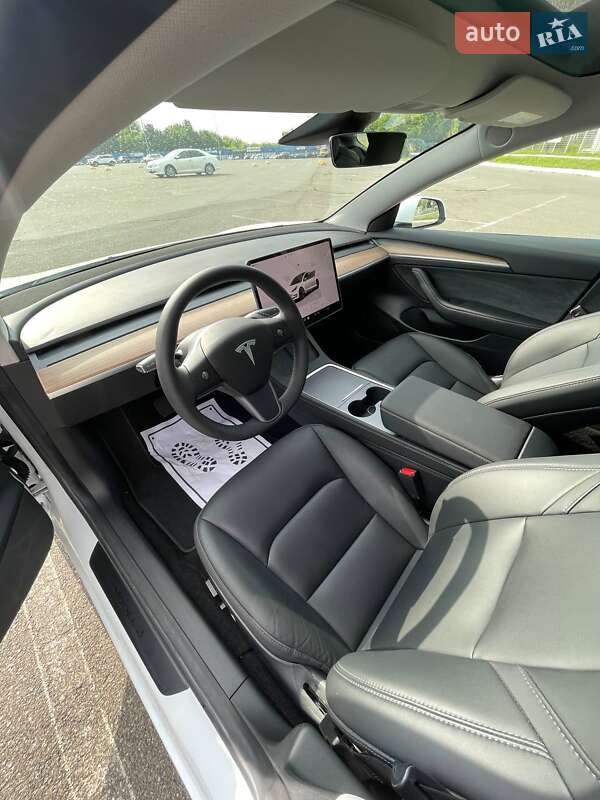 Седан Tesla Model 3 2023 в Киеве