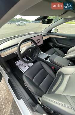 Седан Tesla Model 3 2023 в 