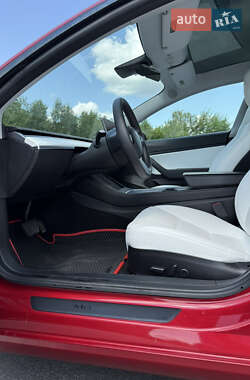 Седан Tesla Model 3 2020 в 