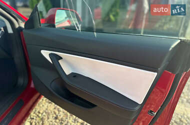 Седан Tesla Model 3 2020 в 