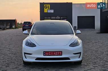 Седан Tesla Model 3 2023 в 