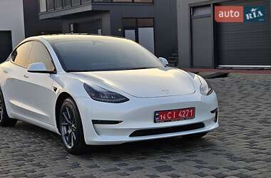 Седан Tesla Model 3 2023 в 