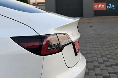 Седан Tesla Model 3 2023 в 